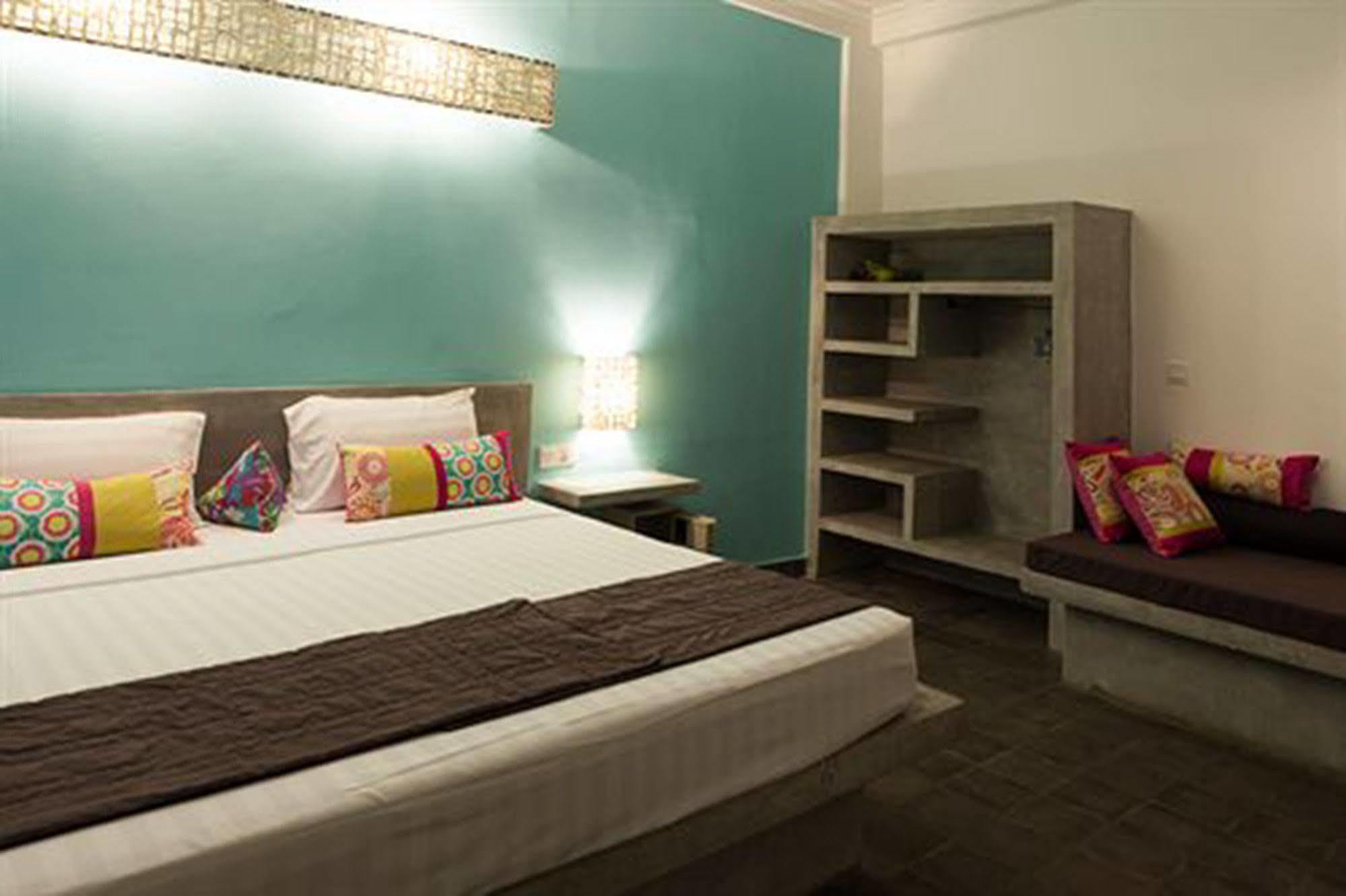 The 252 Hotel Phnom Penh Bagian luar foto