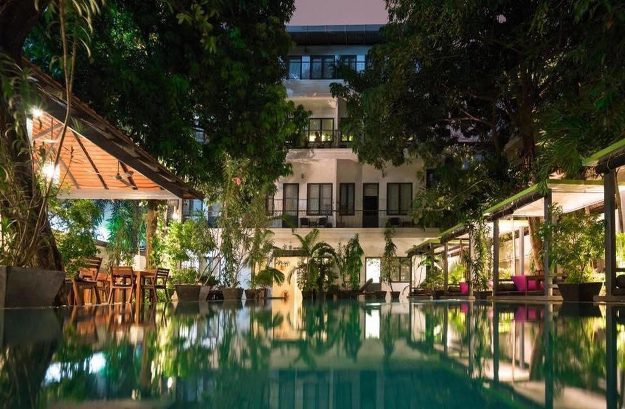 The 252 Hotel Phnom Penh Bagian luar foto